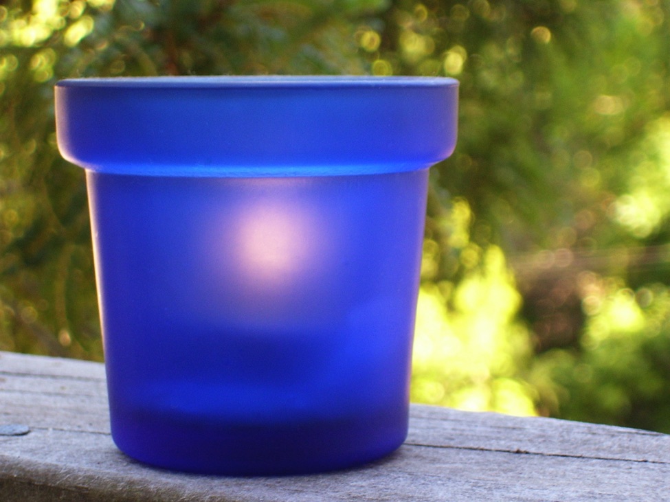 Blue tea light